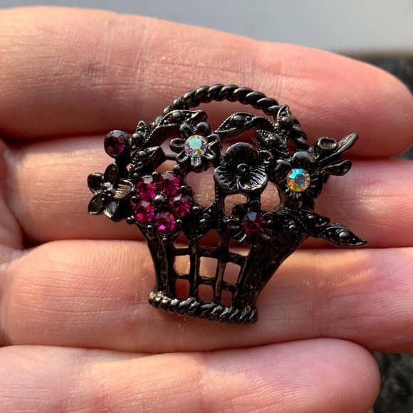 Vintage Set Of Two Metal Flower Basket
Brooches / Pins - Picture 2 of 4